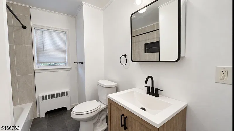 2 bed, 1.0 bath, $2,150 — Photo 3