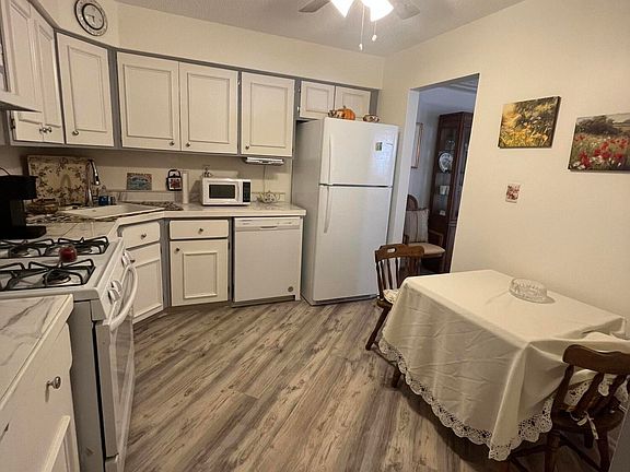 3rd image of 35 Sloop Square