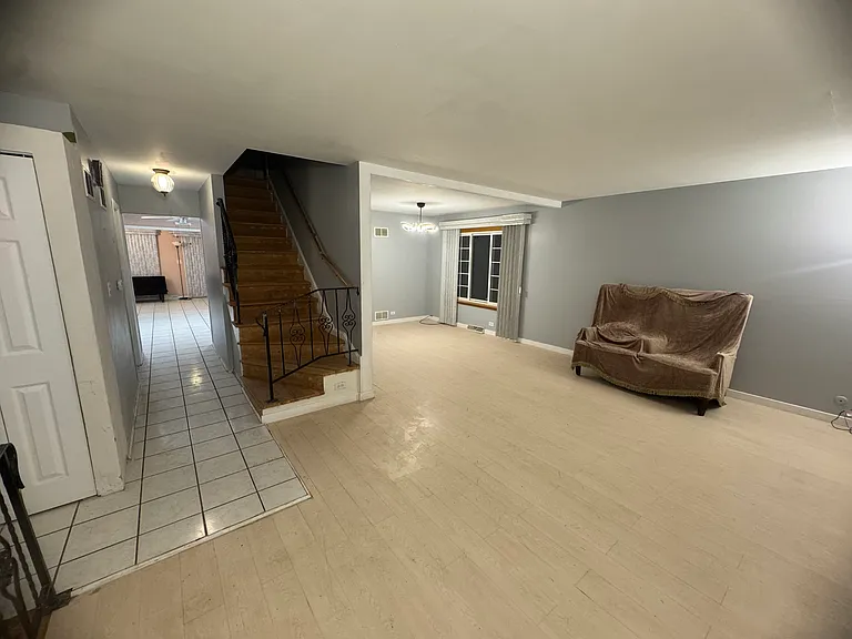 225 N East River Rd — Photo 11