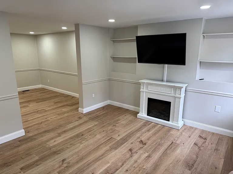 220 W 2nd St — Photo 12