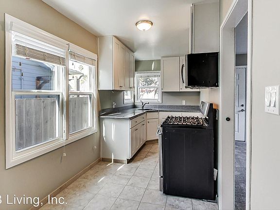 3rd image of 1721 Oak Ave