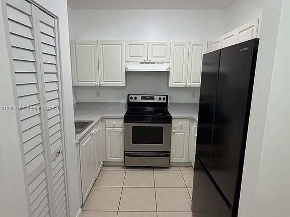 4th image of 1300 NE 109th St APT 404