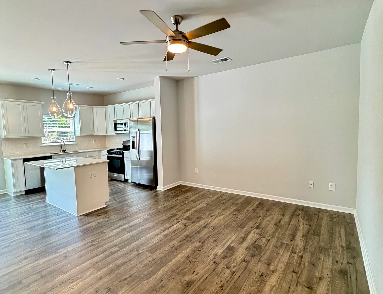 3 bed, 2.5 bath, 1470 sqft, $1,850 — Photo 4