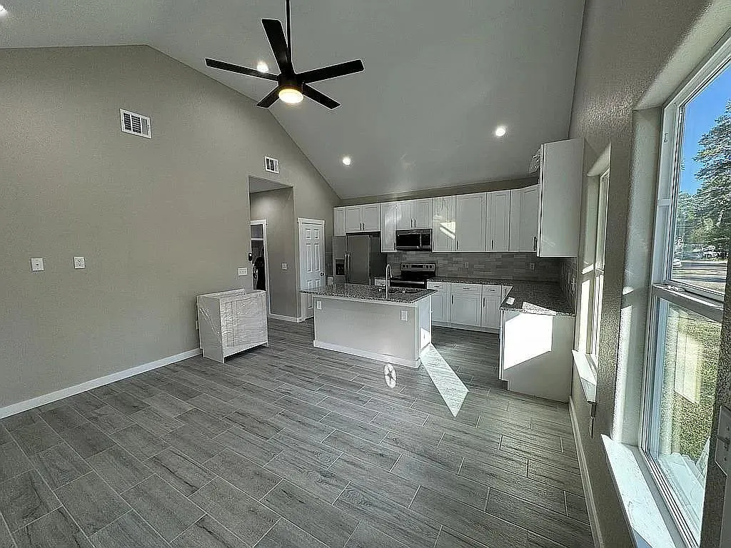 3 bed, 2.0 bath, 1146 sqft, $1,745 — Photo 3