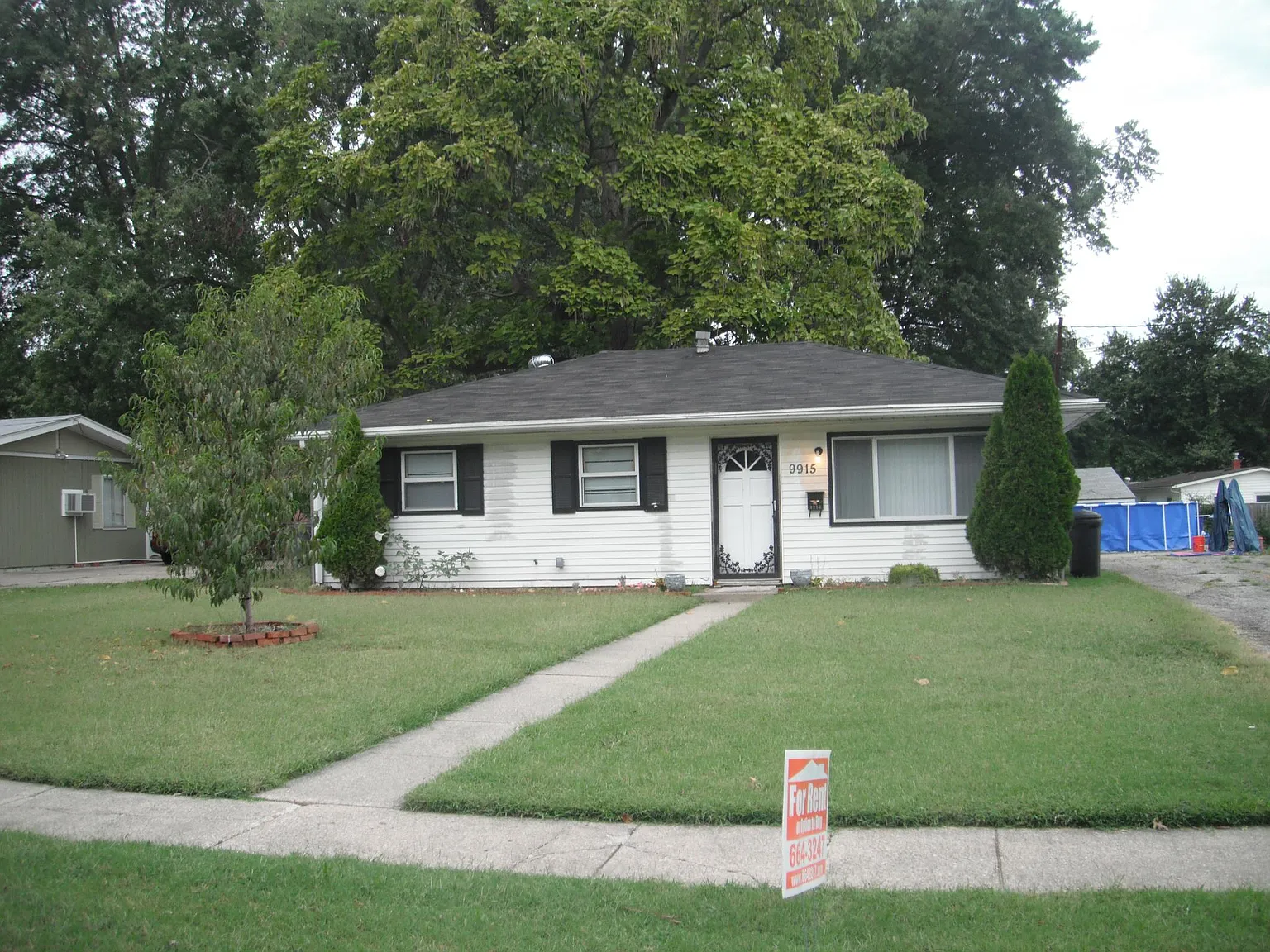 3 bed, 925 sqft, $1,199 — Photo 1