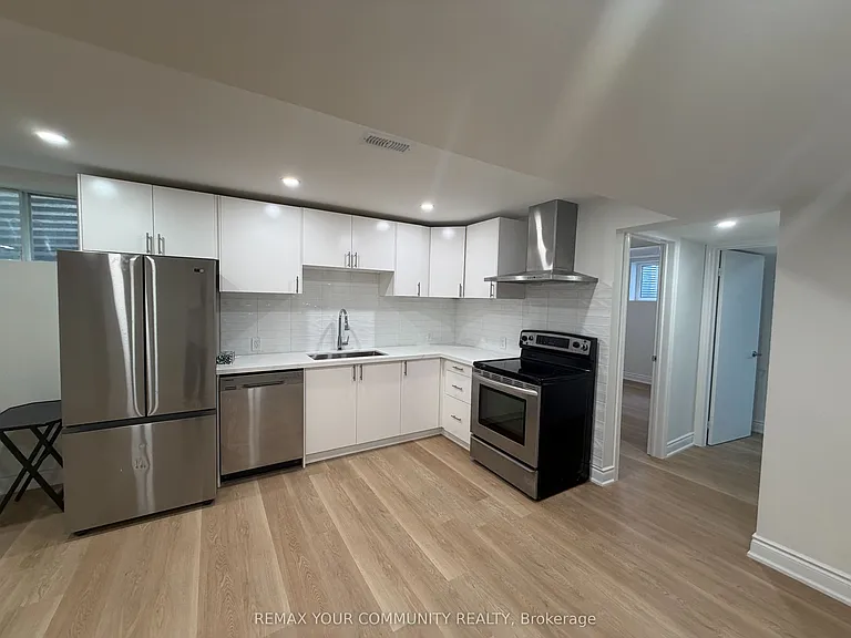 414 Wycliffe Ave — Photo 6