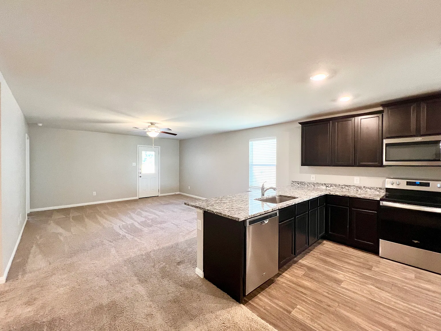 3 bed, 1536 sqft, $1,600 — Photo 2