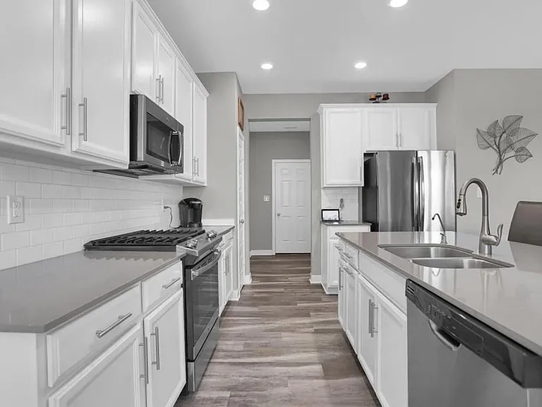 1373 Sanderling Dr — Photo 2