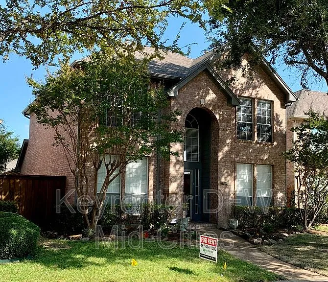 8702 Saddlehorn Dr — Photo 1