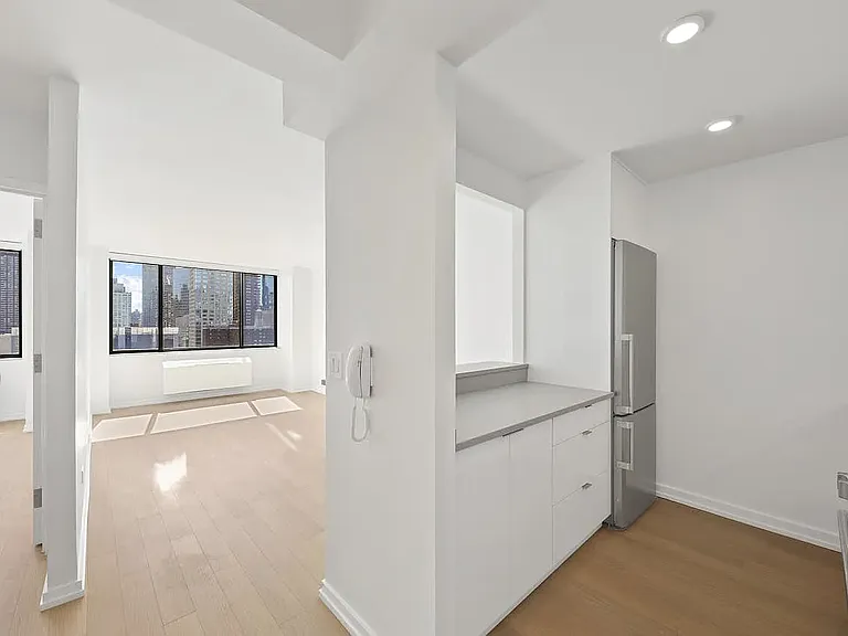 75 W End Ave #P18D — Photo 4