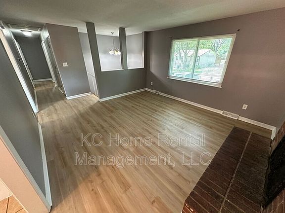 5th image of 424 NE Lakeview Dr