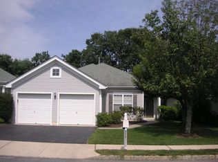 16 Amberlands Ct, Lakewood, NJ 08701