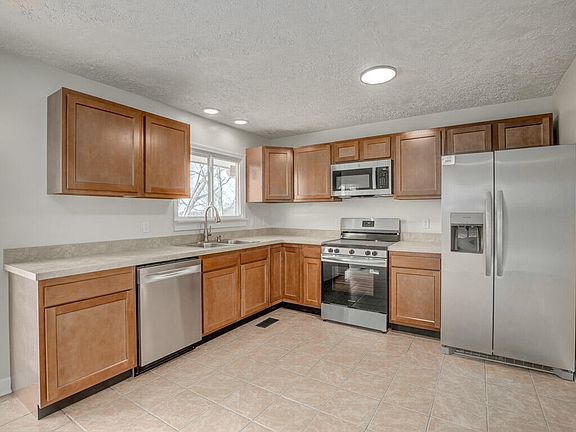 5th image of 587 Jenkins Ln