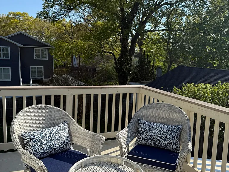 561 Monmouth Ave — Photo 27
