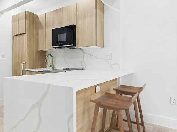 472 Bergen Street image 5 of 8