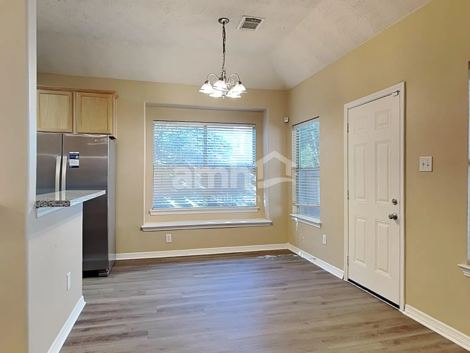 3 bed, 2.0 bath, 1396 sqft, $1,680 — Photo 4