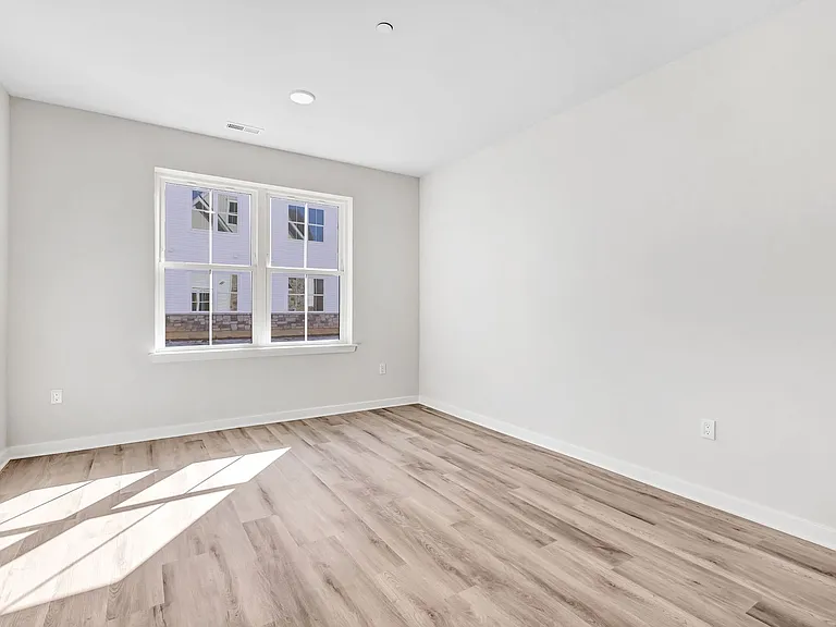 Kinsley — Photo 20