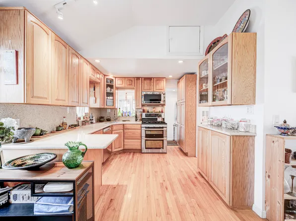 355 Dormans Court image 7 of 20