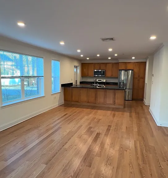 218 Ellery Ct — Photo 32