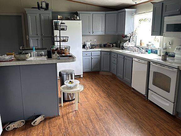 2nd image of 6859 SE 55th St