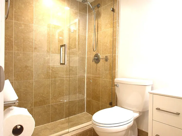 820 NE 28th St #2 — Photo 5