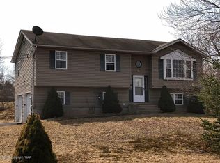 214 Center Dr, Blakeslee, PA 18610
