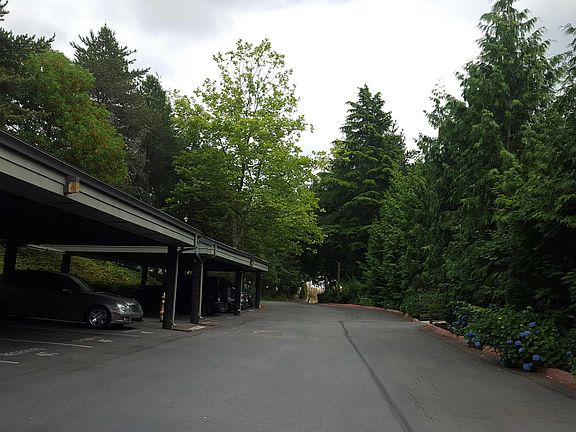 4th image of 4 Lake Bellevue Dr APT 202