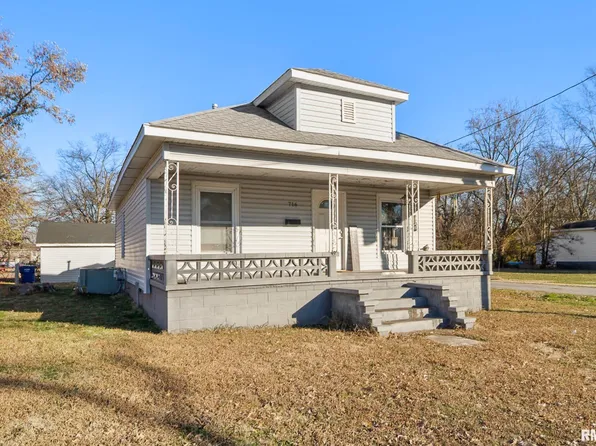 716 W Poplar St, Harrisburg, IL 62946