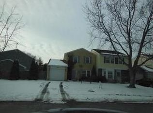 1421 Walnut Cir, Carol Stream, IL 60188
