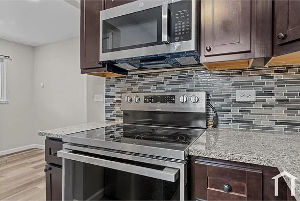 4 bed, 927 sqft, $1,900 — Photo 2