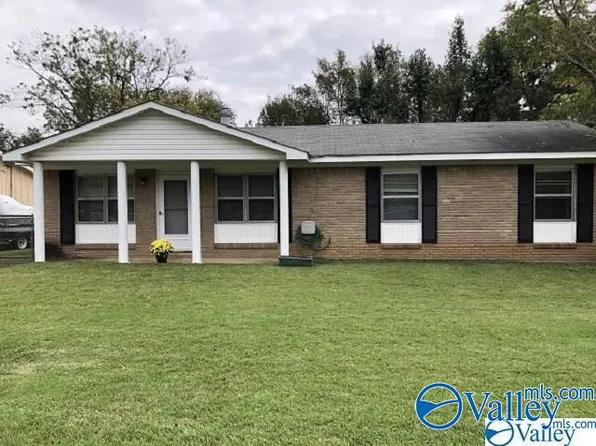 14013 Sandhurst Dr SW, Huntsville, AL 35803