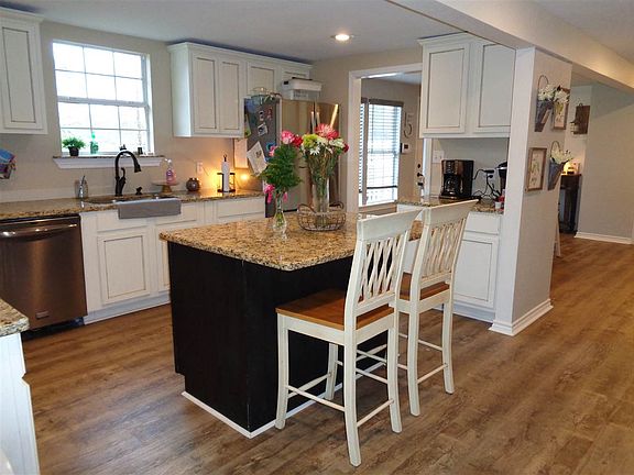 4th image of 1095 Evangeline Dr