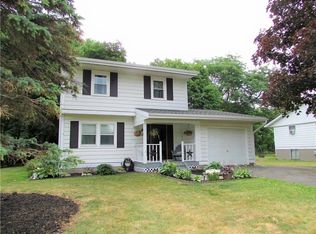 10 Somerset Ln, Victor, NY 14564