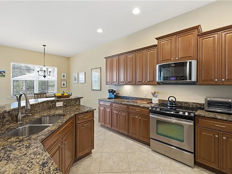 7932 Princeton Dr — Photo 6