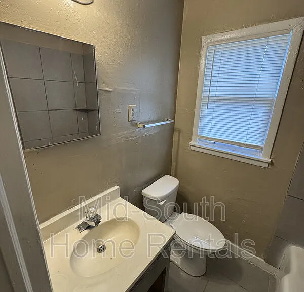 1604 Echles St — Photo 13