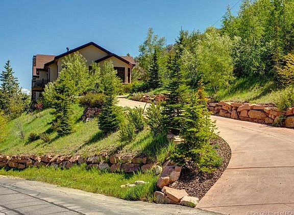 2nd image of 5460 Cove Hollow Ln