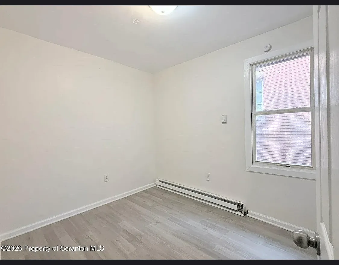 3 bed, $1,550 — Photo 3