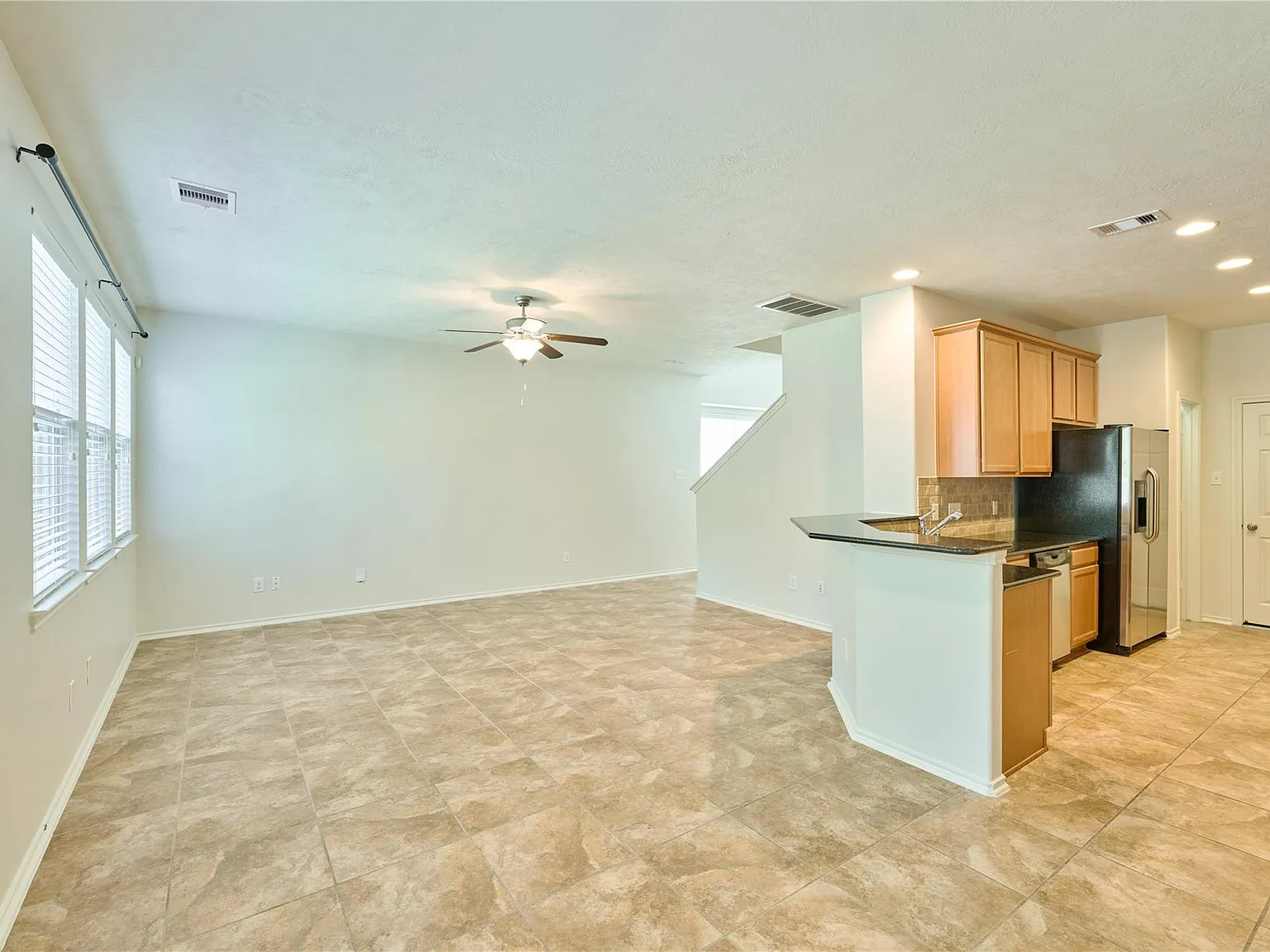 3 bed, 2.5 bath, 1627 sqft, $1,955 — Photo 2