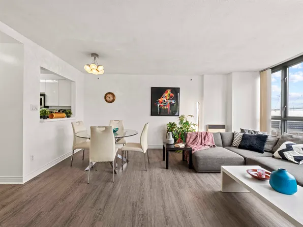 930 Cambie St #2102, Vancouver, BC V6B 5X6