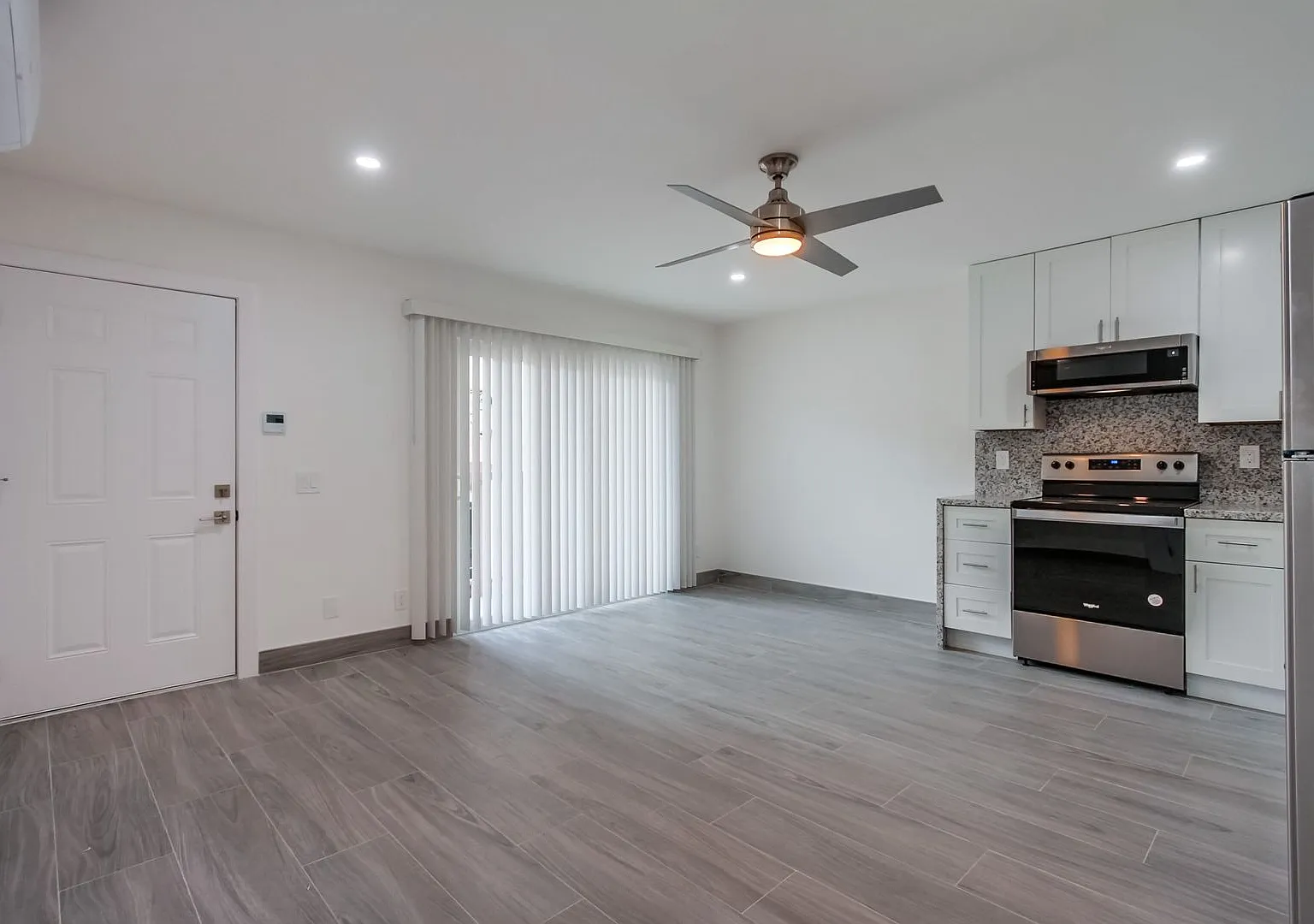 La Paz Apartment I Renovated 3 Bedroom Apartment in Vista! — Photo 4