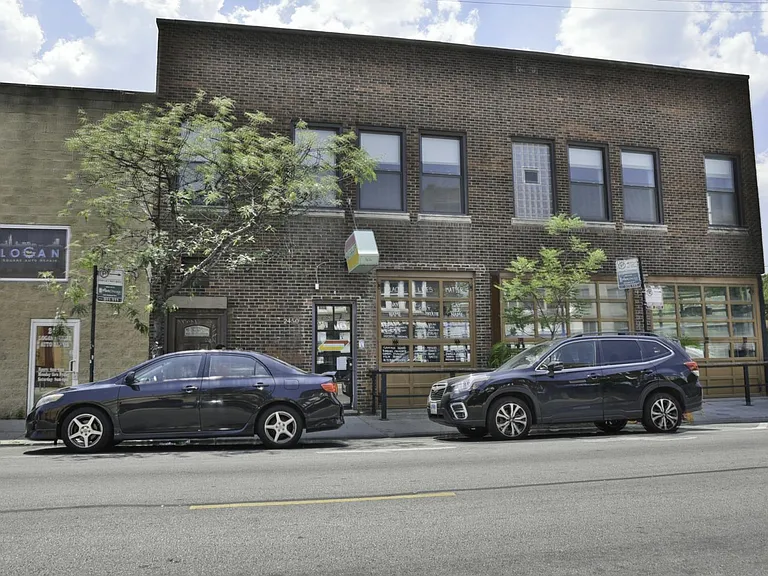 2450 N Milwaukee Ave #2 — Photo 22