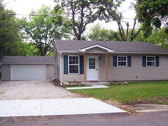 2nd image of 303 W Benton St