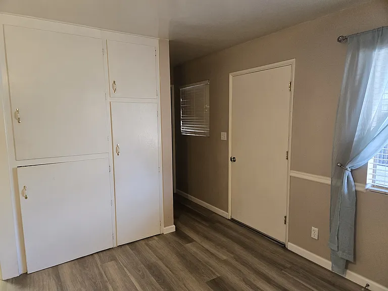1860 W Henderson Ave #A — Photo 34