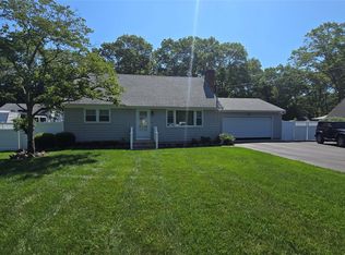 52 Timber Dr, Calverton, NY 11933