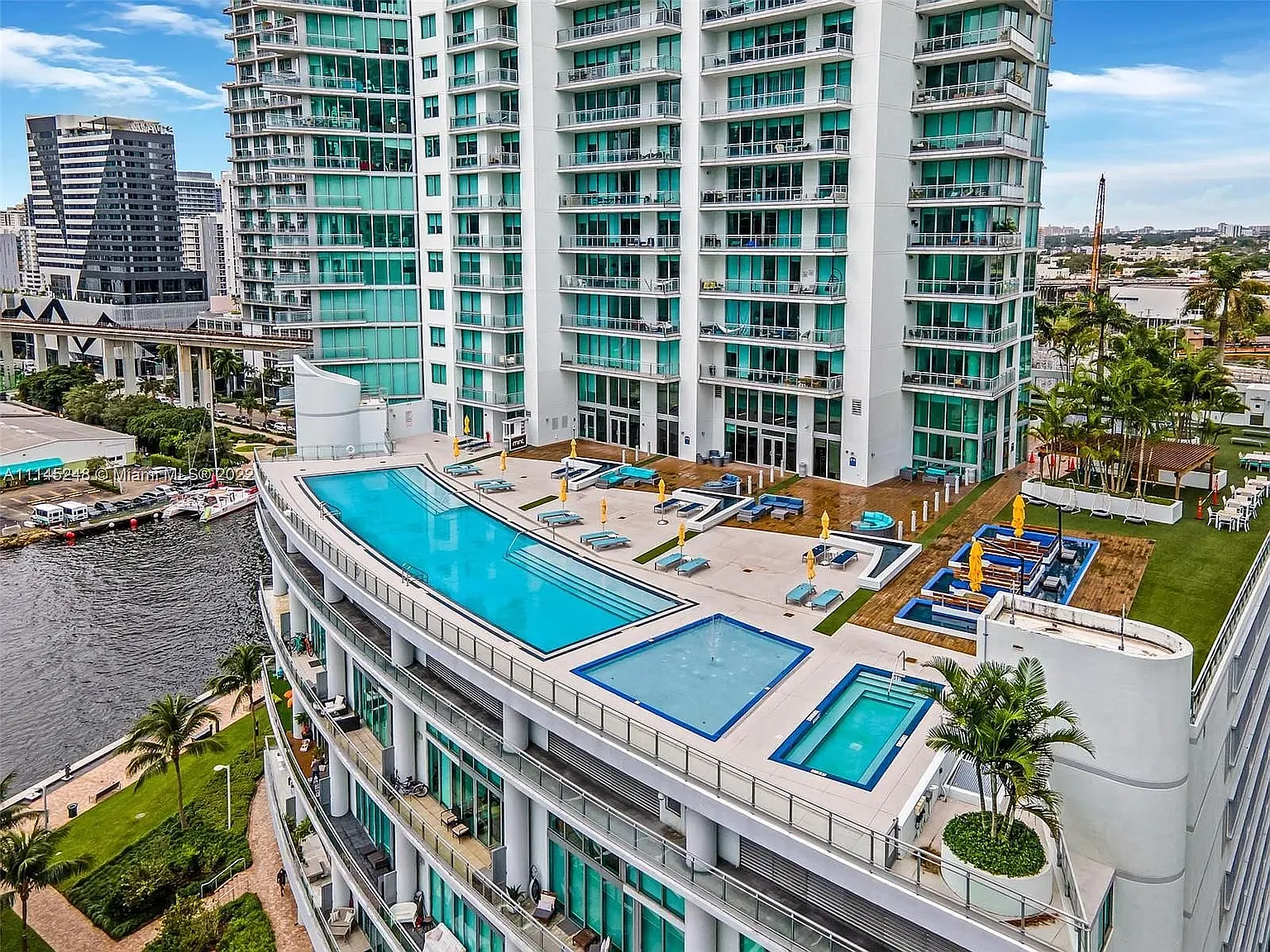 1 bed, 1121 sqft, $3,900 — Photo 4