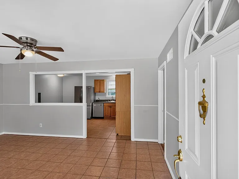 261 Eisenhower Dr — Photo 3