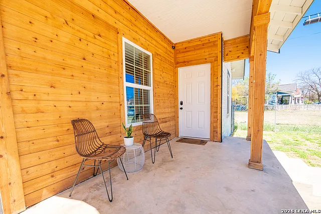 2 bed, 1.0 bath, 840 sqft, $1,500 — Photo 3