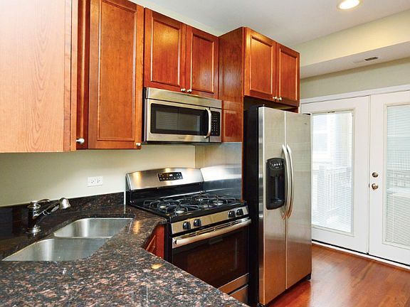4th image of 1358 W Greenleaf Ave #1N