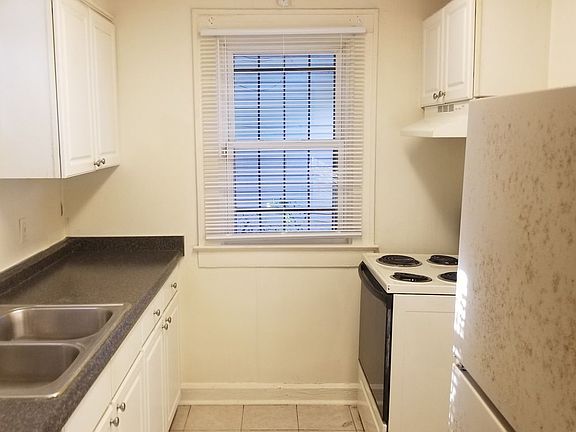 4th image of 3949 Cornelius Ave