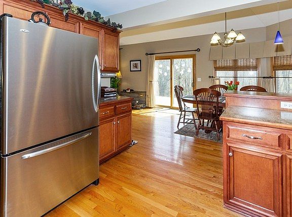 5th image of 226 Deerfield Ct